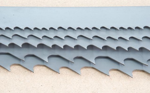 平谷带锯床上的钢丝刷，对于带锯条的重要性